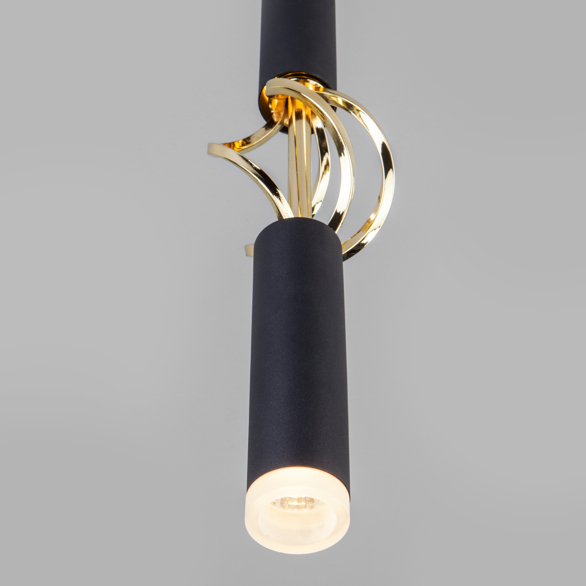 Светильник подвесной Eurosvet Lance 50191/1 LED черный/золото
