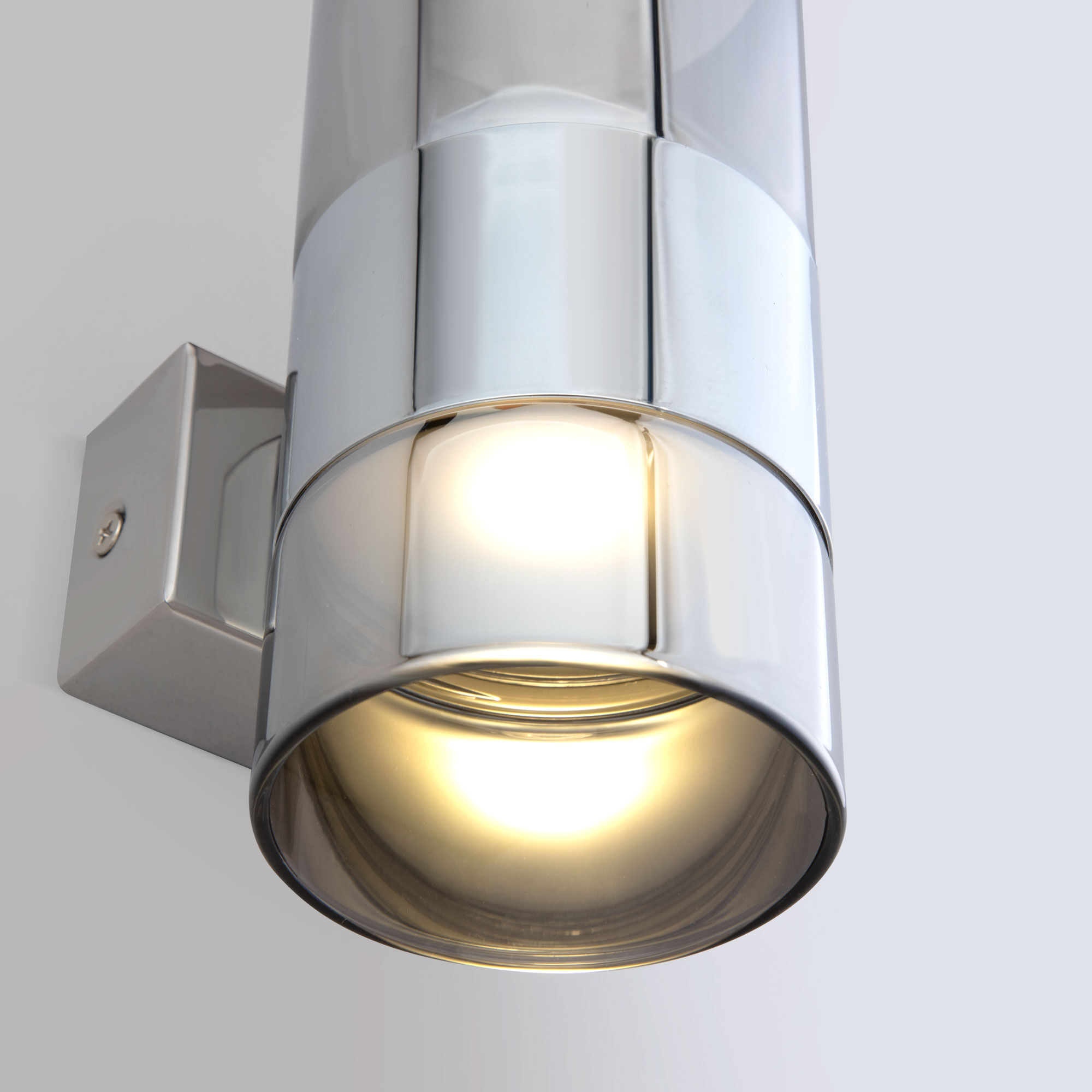 Светильник настенный Eurosvet Watford 40021/1 LED хром/дымчатый